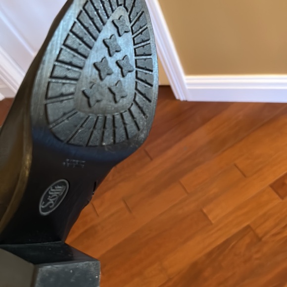 New never worn.black leather boot size 9 - Picture 13 of 16